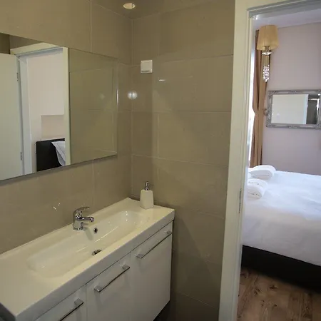 Suites Guest House Alojamento de Acomodação e Pequeno-almoço 3*