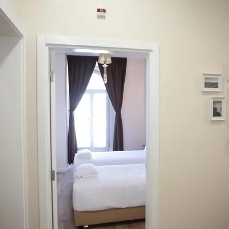 Suites Guest House 4*