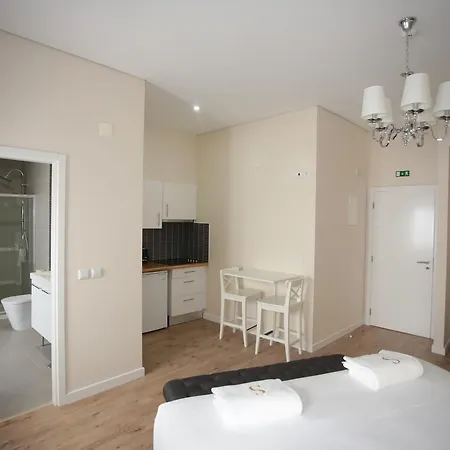 Alojamento de Acomodação e Pequeno-almoço Suites Guest House 3*