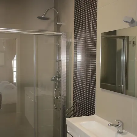 Alojamento de Acomodação e Pequeno-almoço Suites Guest House 3*