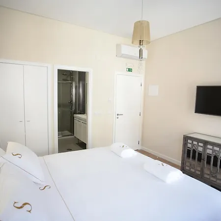 Alojamento de Acomodação e Pequeno-almoço Suites Guest House 3*