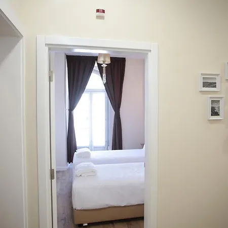 Alojamento de Acomodação e Pequeno-almoço Suites Guest House 3*