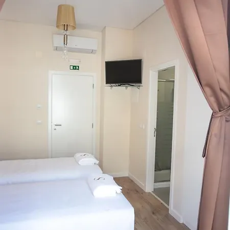 Alojamento de Acomodação e Pequeno-almoço Suites Guest House 3*