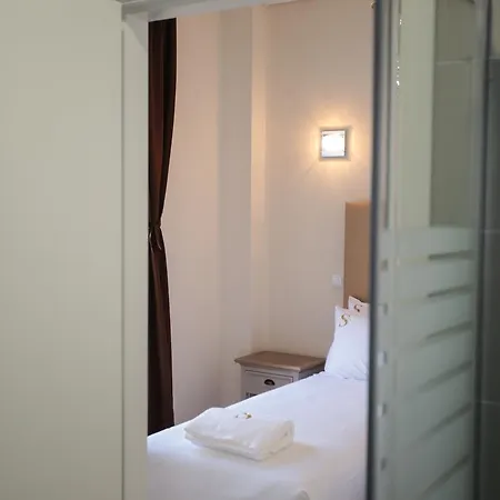 Alojamento de Acomodação e Pequeno-almoço Suites Guest House 3*