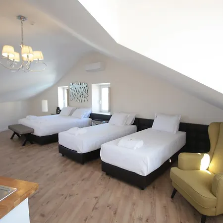 Alojamento de Acomodação e Pequeno-almoço Suites Guest House 3*