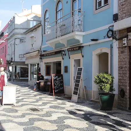 Alojamento de Acomodação e Pequeno-almoço Suites Guest House 3*