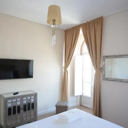 Alojamento de Acomodação e Pequeno-almoço Suites Guest House 3*