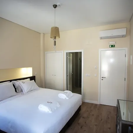 Alojamento de Acomodação e Pequeno-almoço Suites Guest House 3*