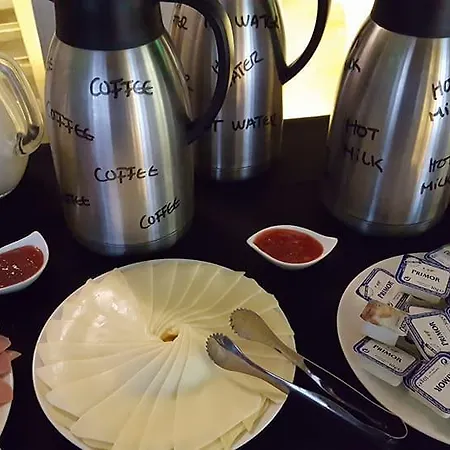 Alojamento de Acomodação e Pequeno-almoço Suites Guest House 3*