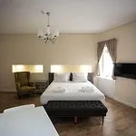 Suites Guest House 4*
