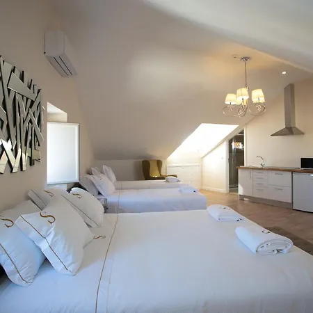 Bed & Breakfast Suites Guest House 3*