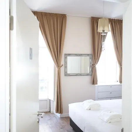 Bed & Breakfast Suites Guest House 3*