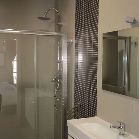 Suites Guest House فندق *