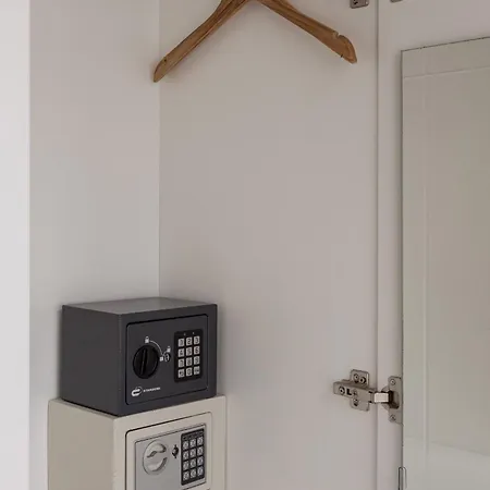 Suites Guest House 4*