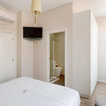 Suites Guest House فندق كاسكايس