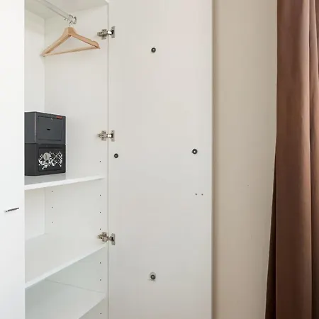 فندق Suites Guest House *